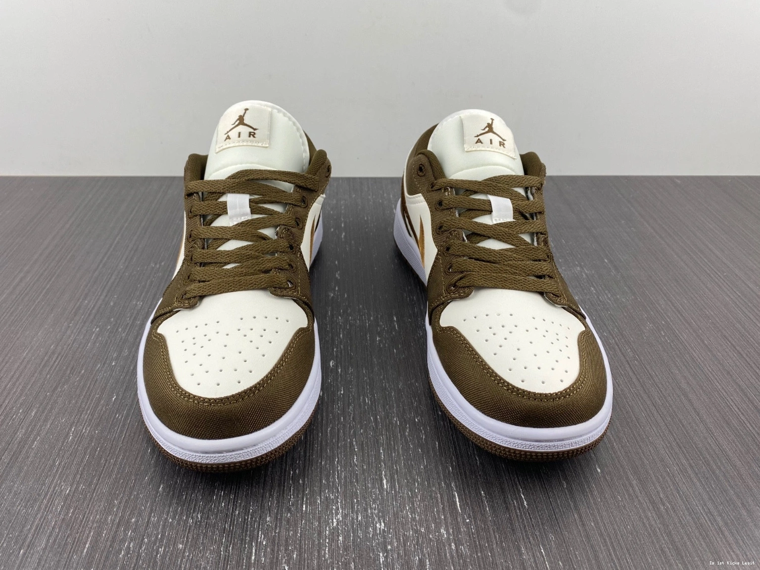 Jordan - (W) Olive Light DV0426-301 Low 1 SE 0920